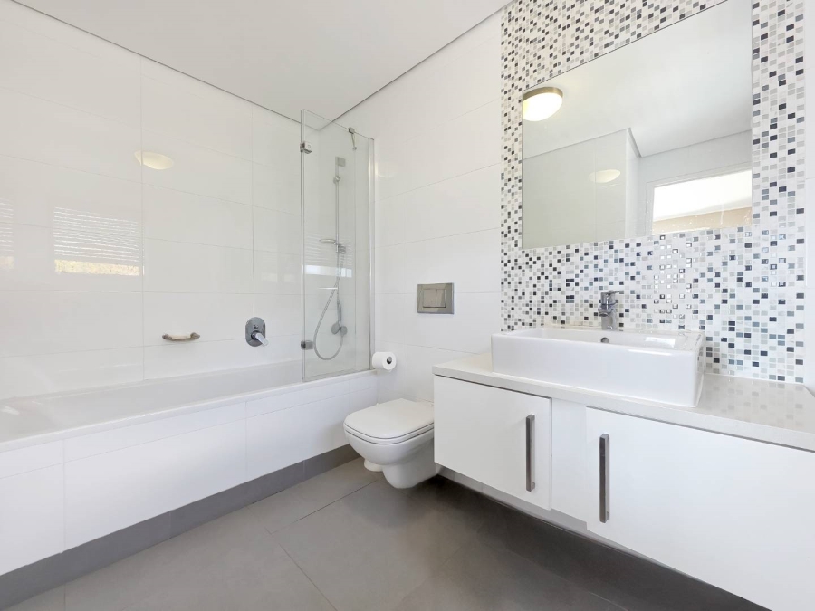 2 Bedroom Property for Sale in Vredehoek Western Cape